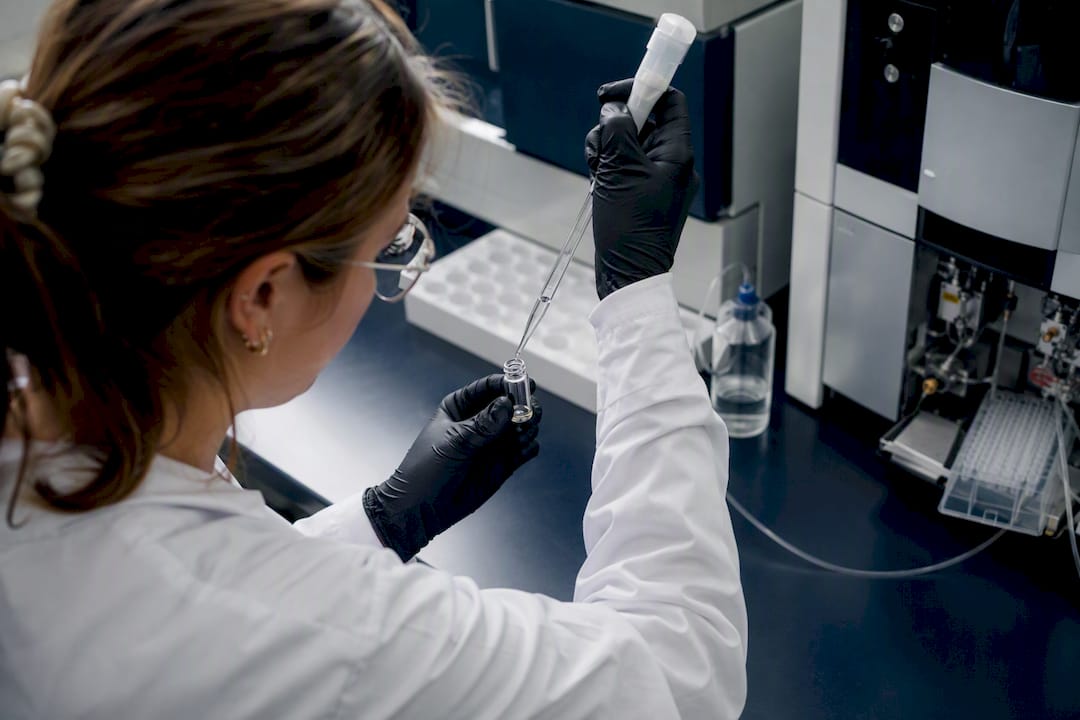 Pipetting peptide sample near HILIC chromatography